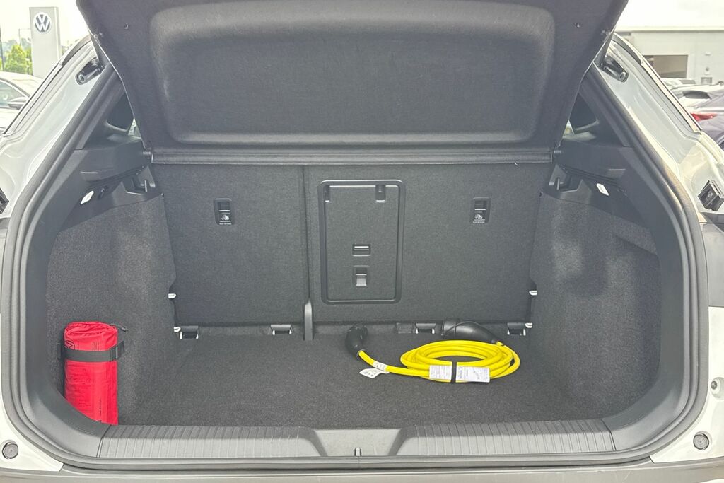 Volkswagen ID.4 210Kw Match Pro 77Kwh GF75UAW White #6