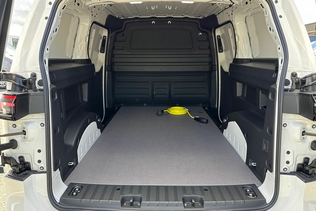 Volkswagen ID.Buzz Pro 79Kwh Commerce White #6