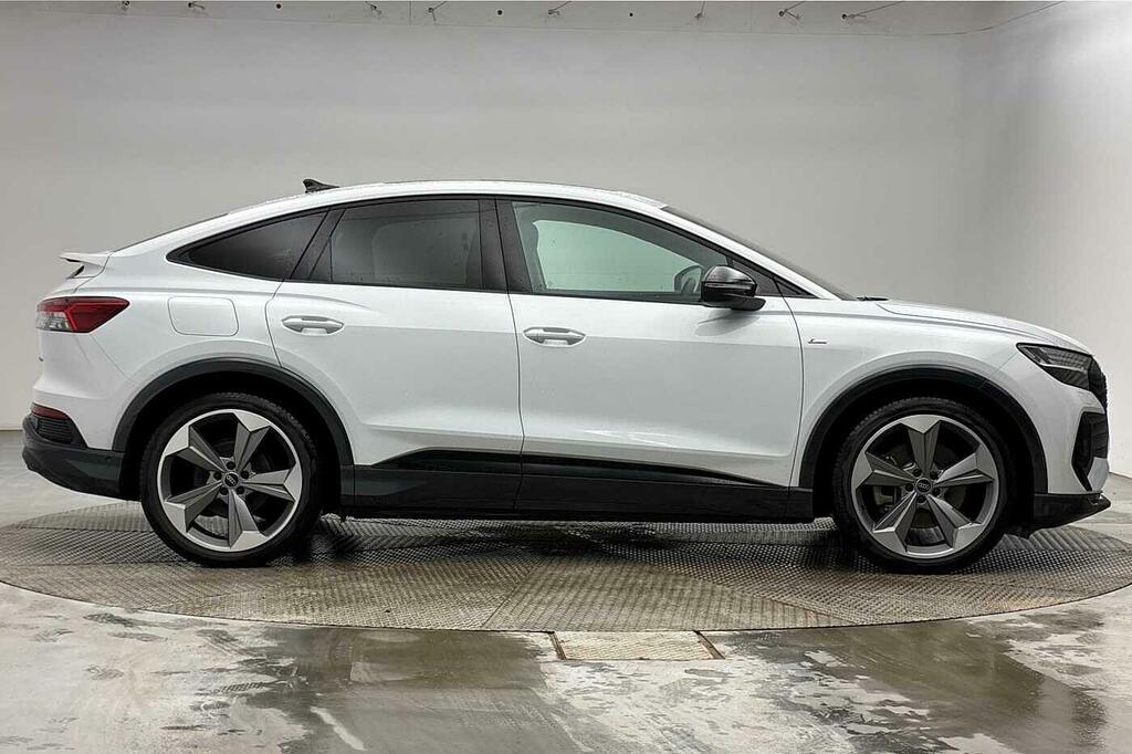Audi Q4 E Tron Q4 Sportback Black Edition 45 E-tron Quattro 210,0 White #3