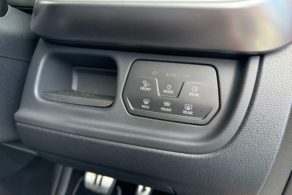 Volkswagen ID.Buzz Pro 79Kwh Commerce Panel Van 28 White #29