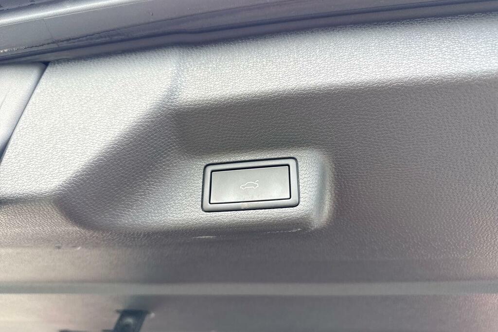 Volkswagen ID.Buzz Pro 79Kwh Commerce Panel Van 28 White #28