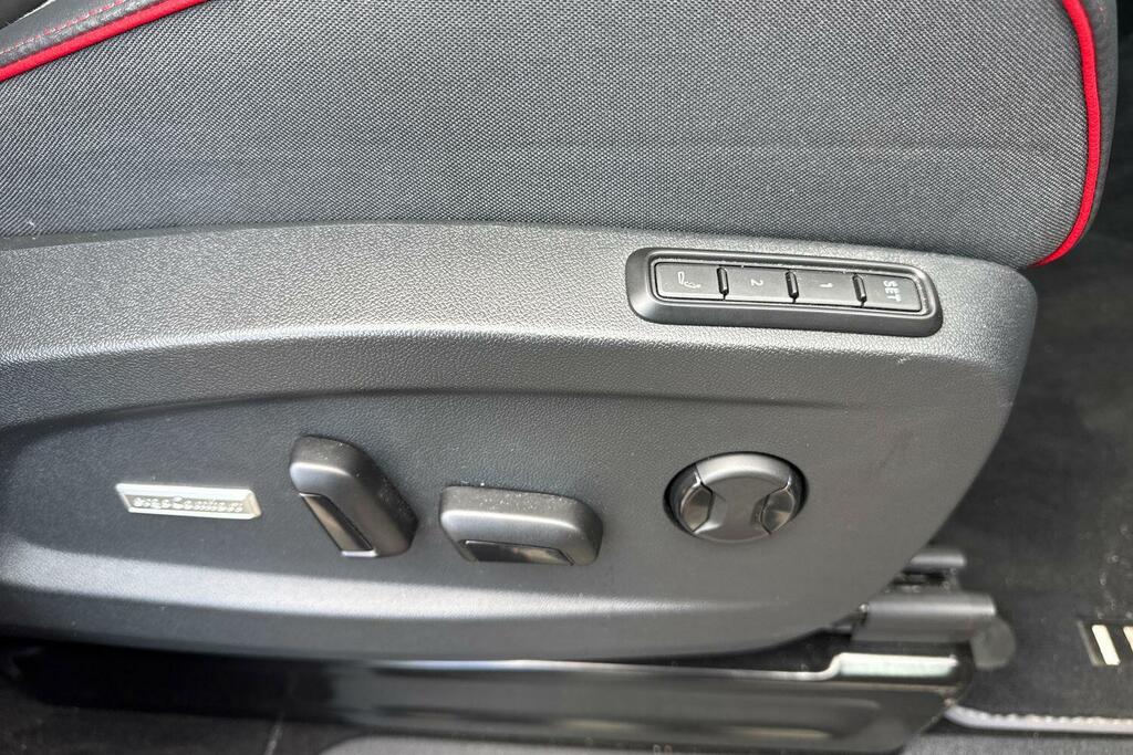 Volkswagen ID.Buzz Pro 79Kwh Commerce Panel Van 28 White #31