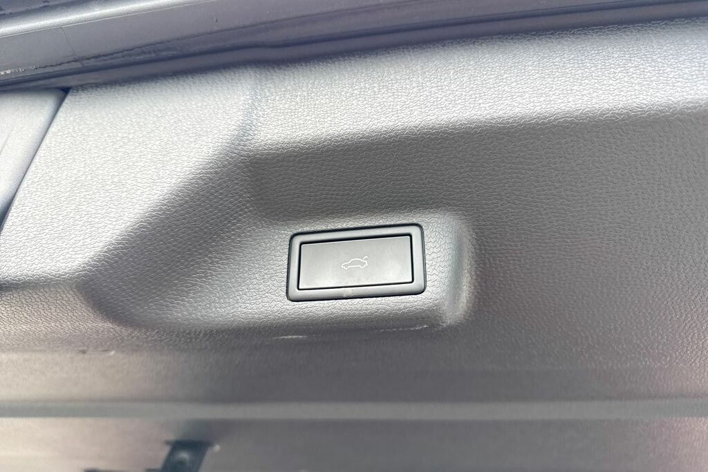 Volkswagen ID.Buzz Pro 79Kwh Commerce Panel Van 28 GL75LLJ White #28