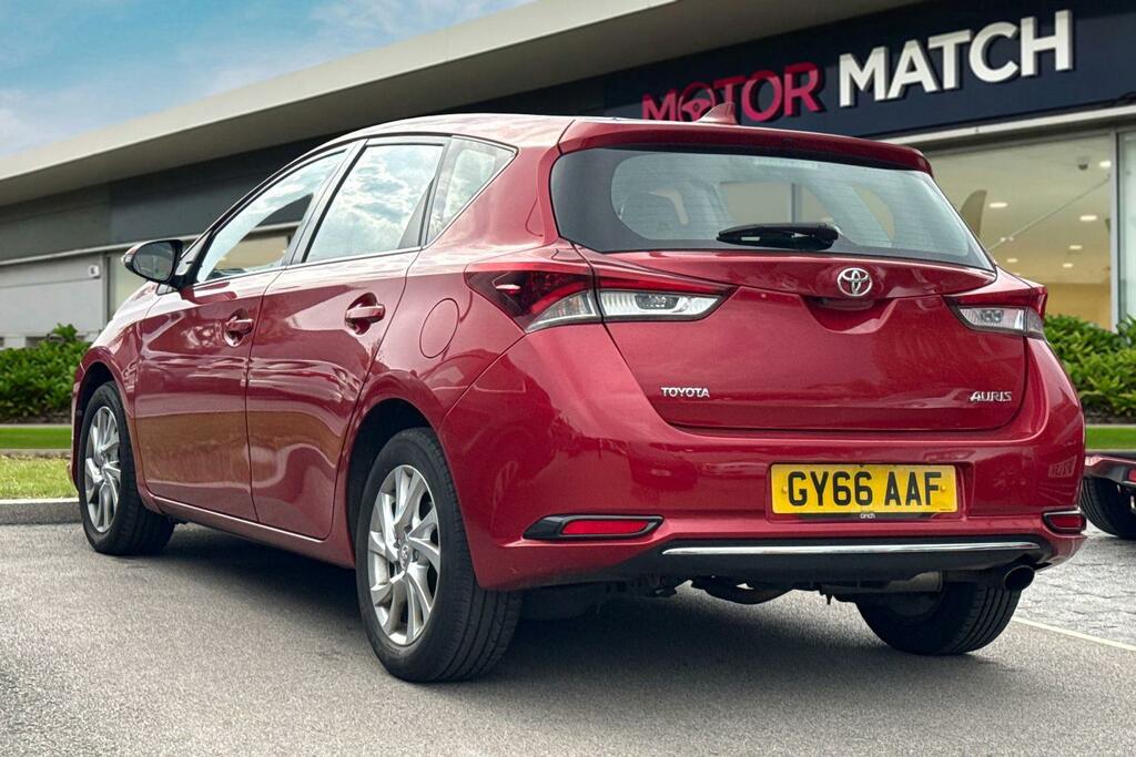 Toyota Auris 1.2 Vvt-i Business Edition Euro 6 Ss Red #2