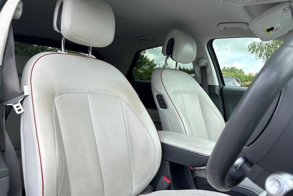 Hyundai Ioniq 5 Hatchback White #22