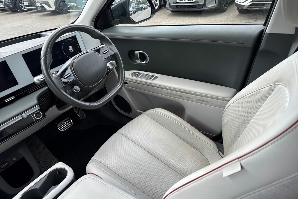Hyundai Ioniq 5 Hatchback White #26