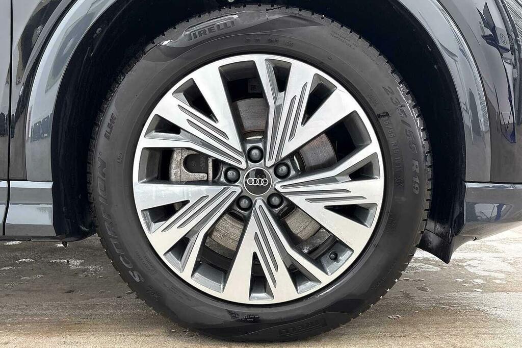 Audi Q4 E Tron Q4 Sport 40 E-tron 150,00 Kw Black #4