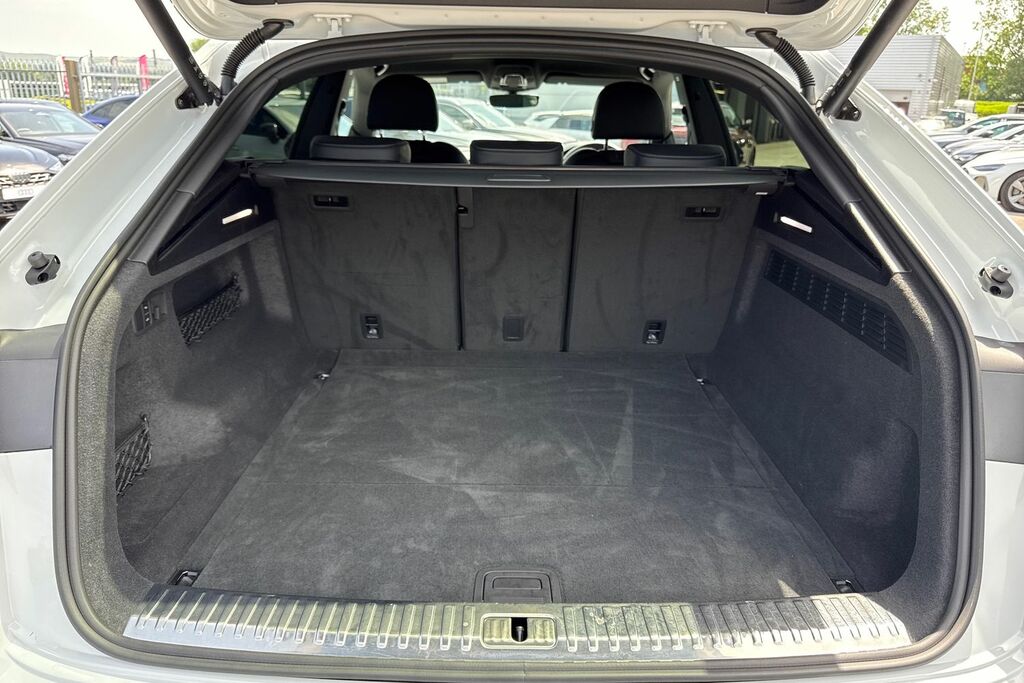 Audi Q8 Suv Black Edition Tfsi Quattro 340 Ps Tiptronic KJ25JZG White #6