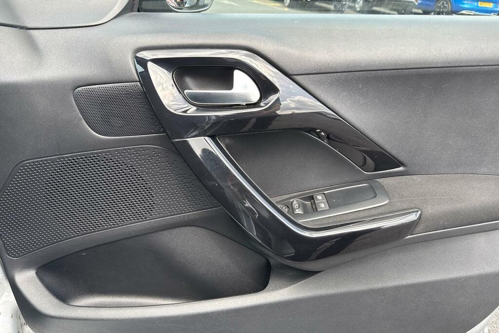 Peugeot 208 Black #17