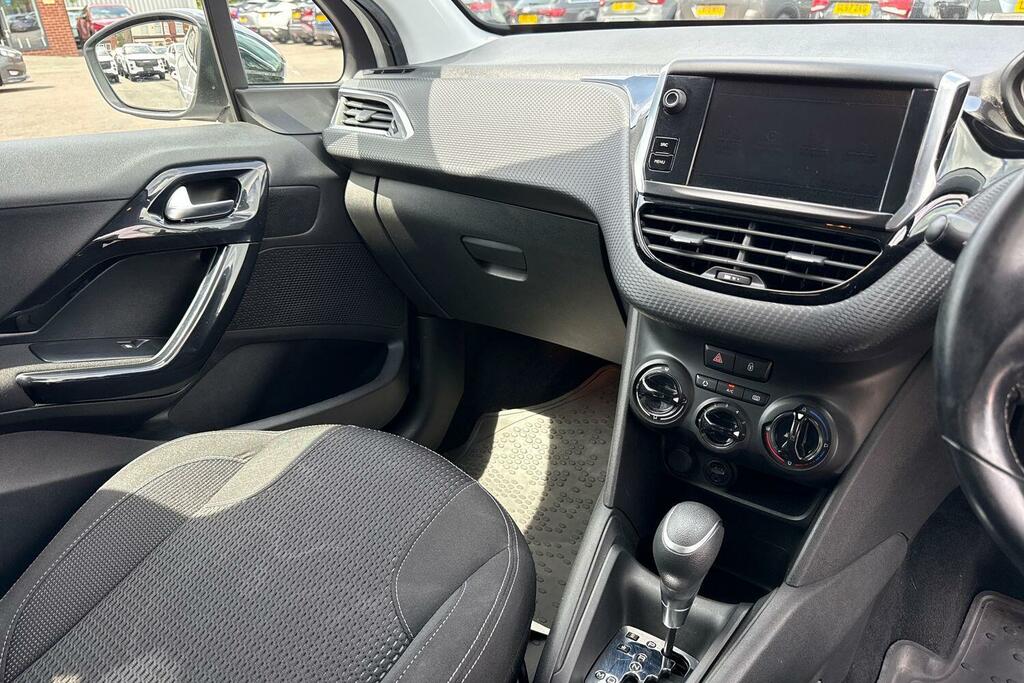 Peugeot 208 Black #14
