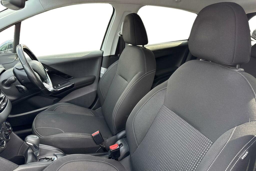 Peugeot 208 Black #10