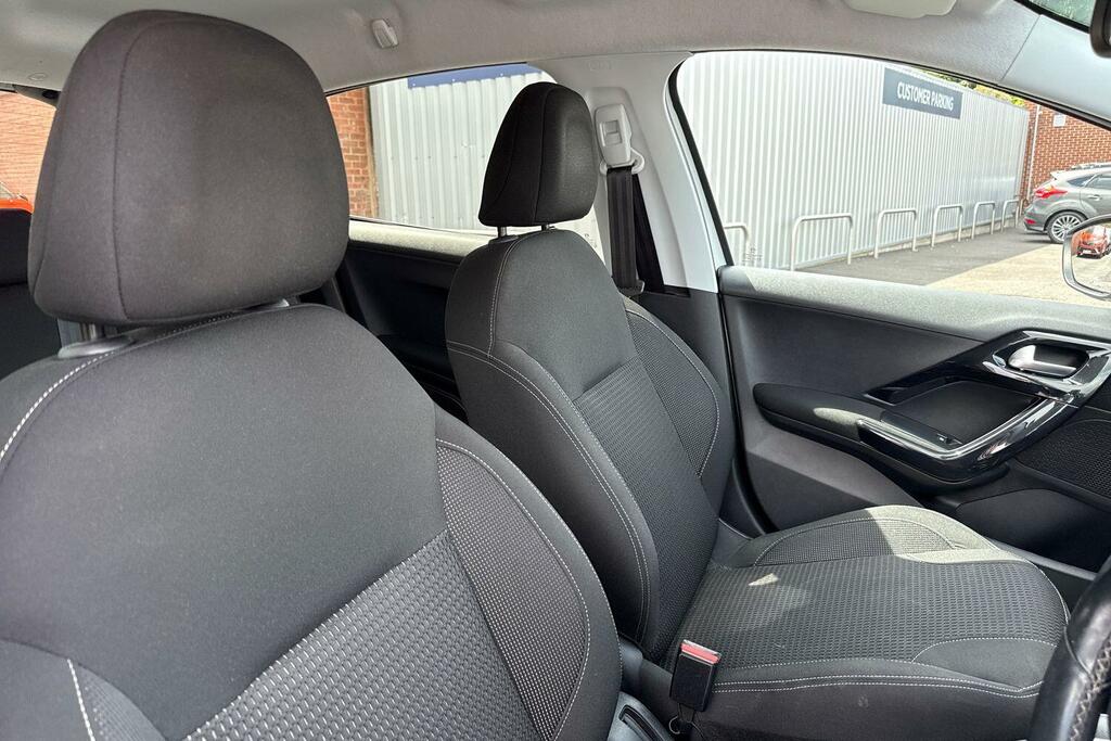 Peugeot 208 Black #20