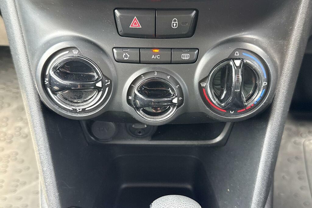 Peugeot 208 Black #18