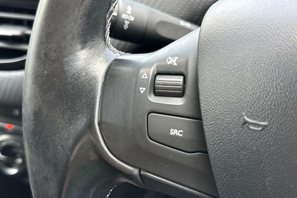Peugeot 208 Black #37