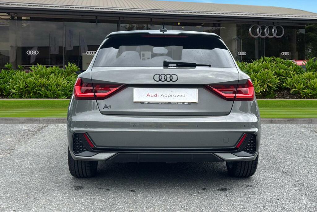 Audi A1 Black Edition 25 Tfsi 95 Ps 5-Speed PJ75OSV Grey #4