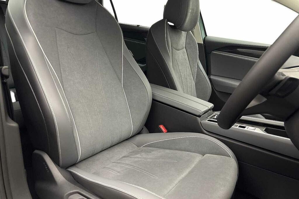 Volkswagen Passat 1.5 Etsi Elegance Dsg GF25MKM White #10