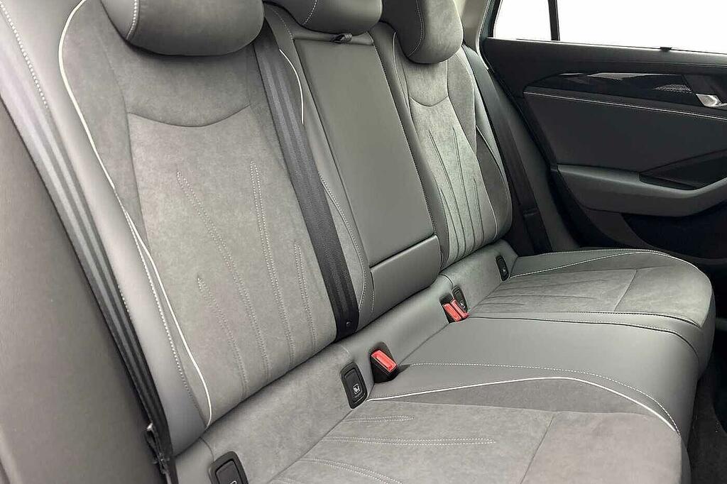 Volkswagen Passat 1.5 Etsi Elegance Dsg GF25MKM White #9