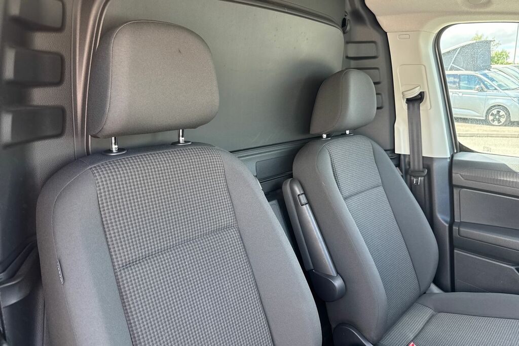 Volkswagen Caddy Maxi 1.5 Tsi 116Ps Commerce Van Businesstech Pack Red #23