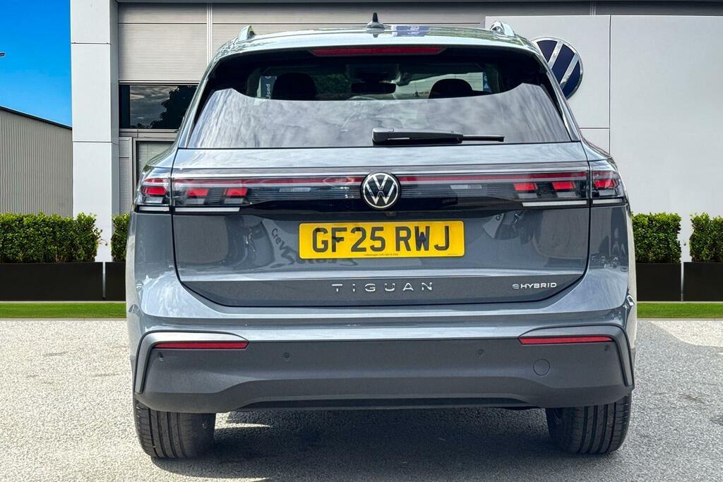 Volkswagen Tiguan 1.5 Tsi Ehybrid Match Dsg Grey #4