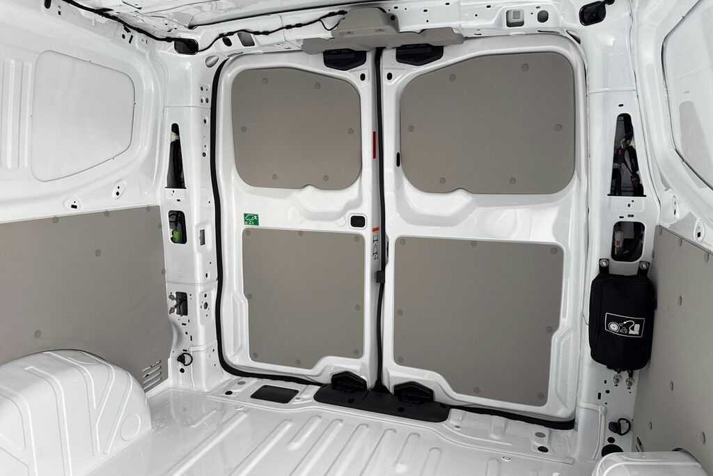 Volkswagen E-Transporter 100Kw 65Kwh Commerce Plus Van White #18
