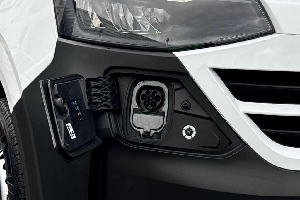 Volkswagen E-Transporter 100Kw 65Kwh Commerce Plus Van White #29