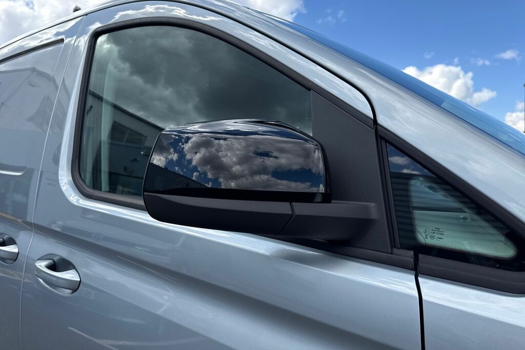 Volkswagen Caddy Maxi 2.0 Tdi 122Ps Commerce Pro Van Dsg Tech Pack Black #42