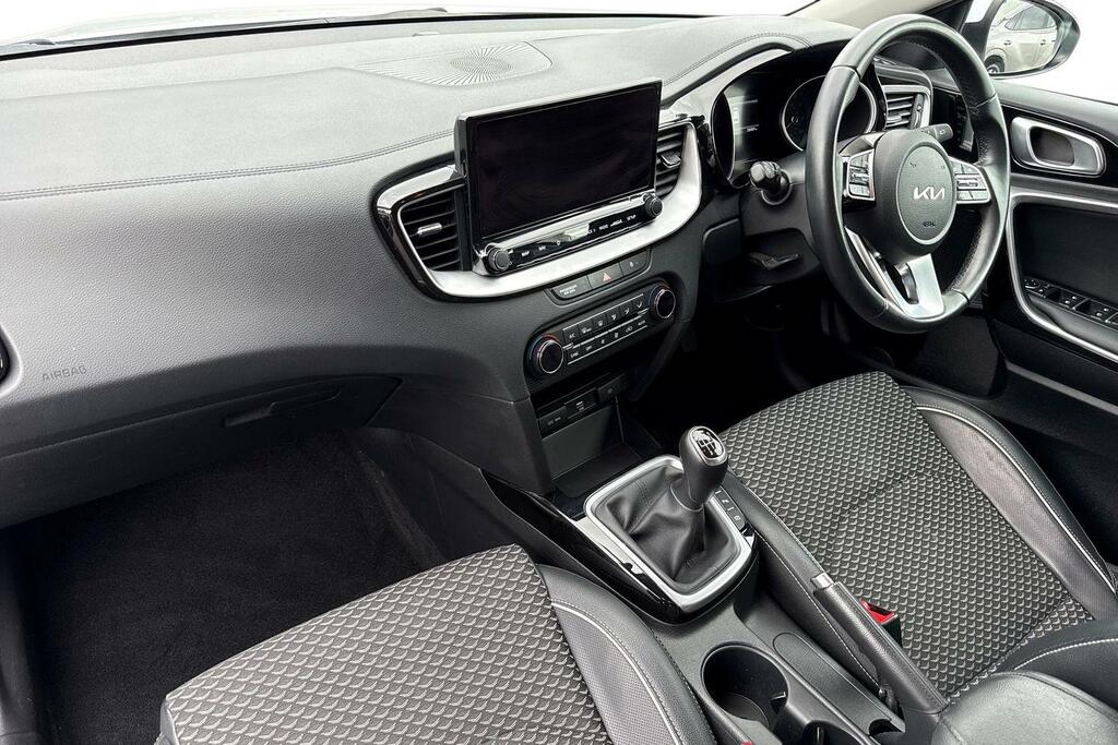 Kia Ceed 1.5T Gdi Isg 3 White #2
