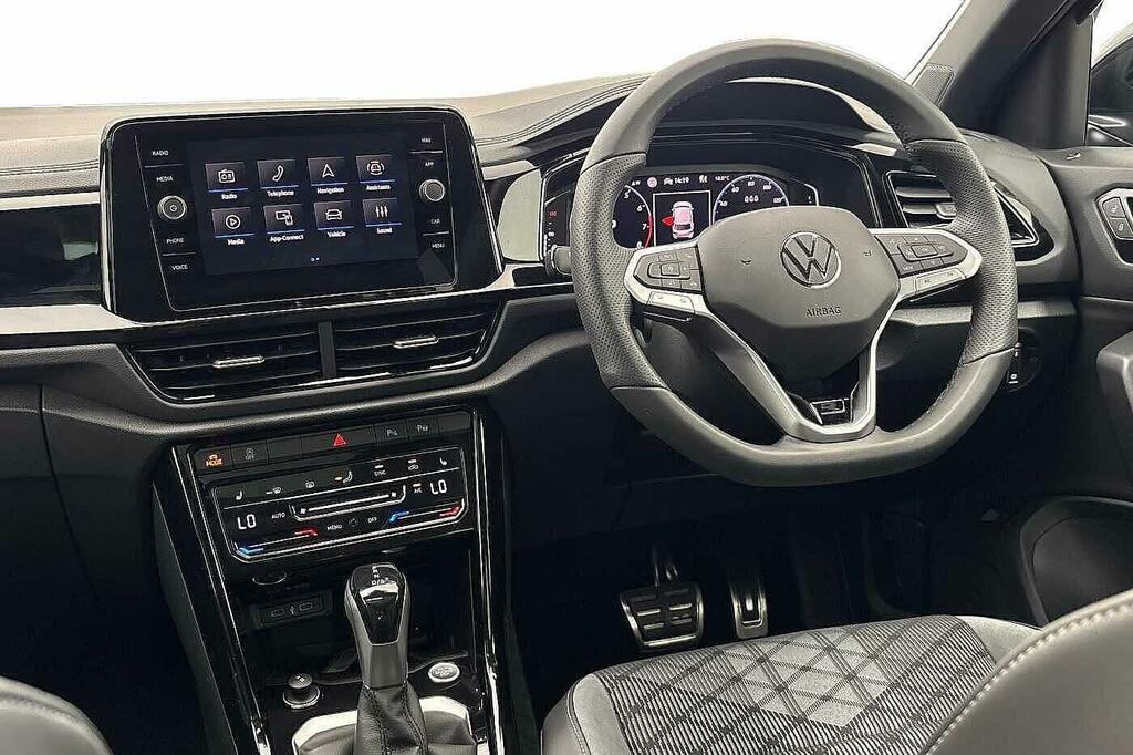 Volkswagen T-Roc 1.5 Tsi Black Edition Plus Dsg Tailg Black #2