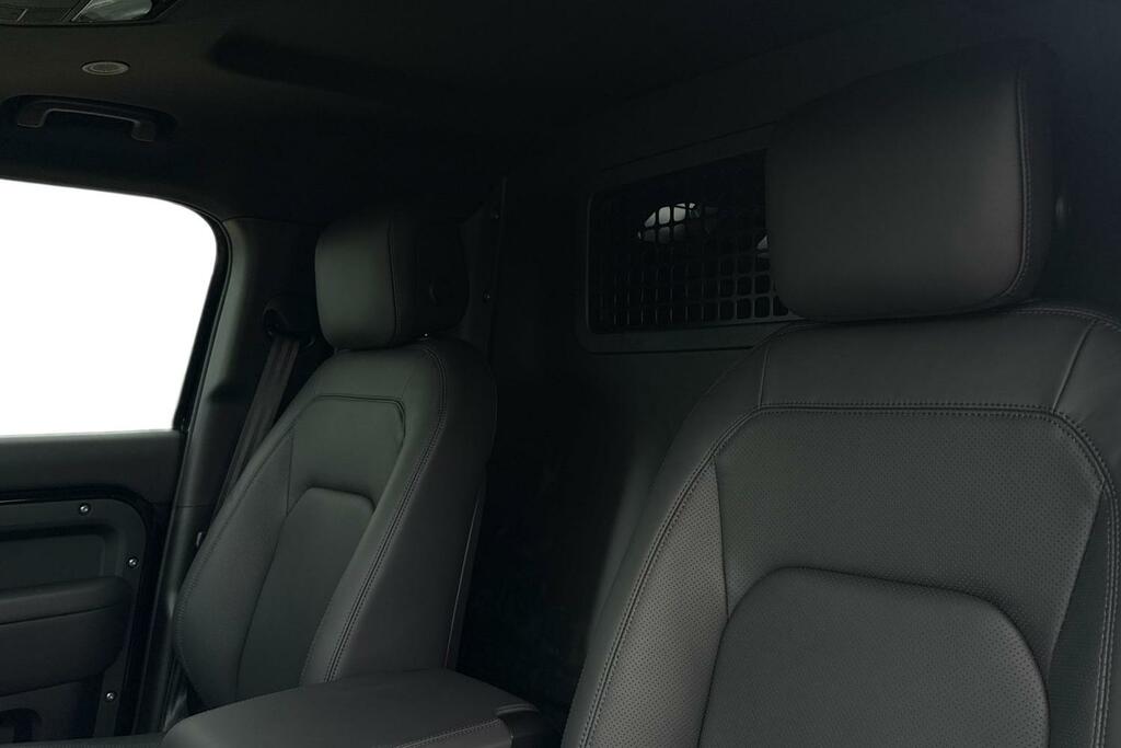 Land Rover Defender 110 3.0 D250 Hard Top X-dynamic Hse Black #4