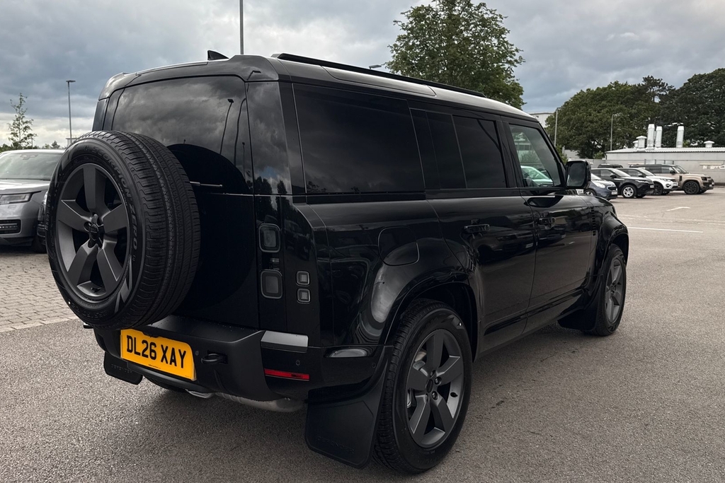 Land Rover Defender 110 3.0 D250 Hard Top X-dynamic Hse Black #4
