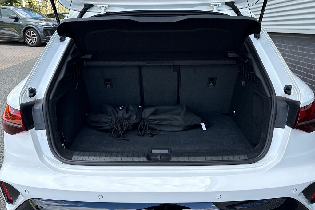Audi A3 Black Edition 40 Tfsi E 204 Ps S Tronic White #6