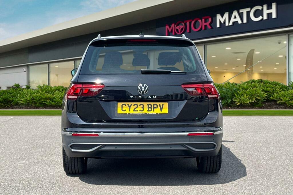 Volkswagen Tiguan 1.5 Tsi Life Dsg Euro 6 Ss CY23BPV Black #4