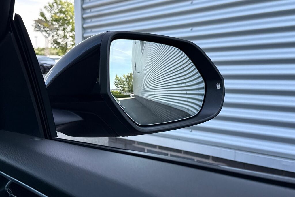 Audi Q8 Sportback Black Edition 55 E-tron Quattro 30000 Kw Black #55