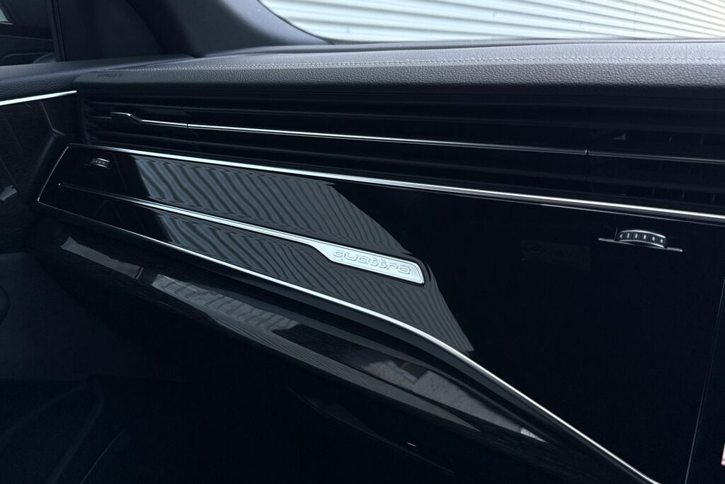 Audi Q8 Sportback Black Edition 55 E-tron Quattro 30000 Kw Black #44