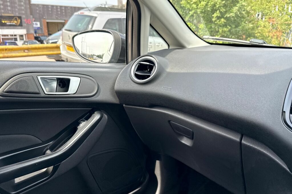 Ford Fiesta 1.0 Zetec 99 Bhp Black #31