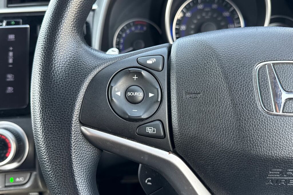 Honda Jazz 1.3L I-vtec Se Silver #38