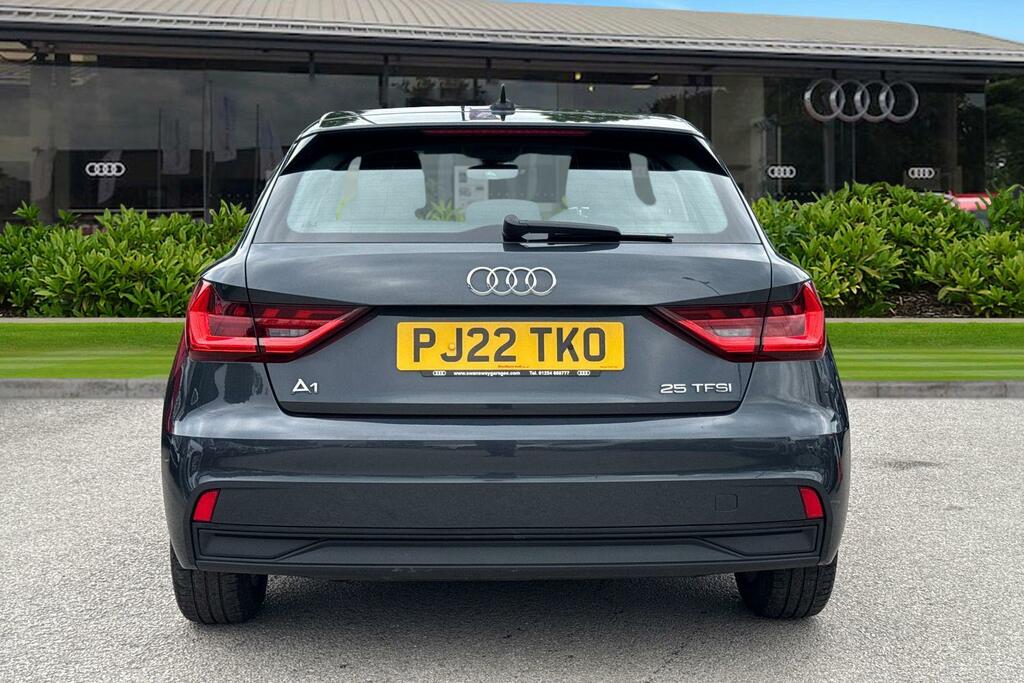 Audi A1 Sport 25 Tfsi 95 Ps S Tronic White #4