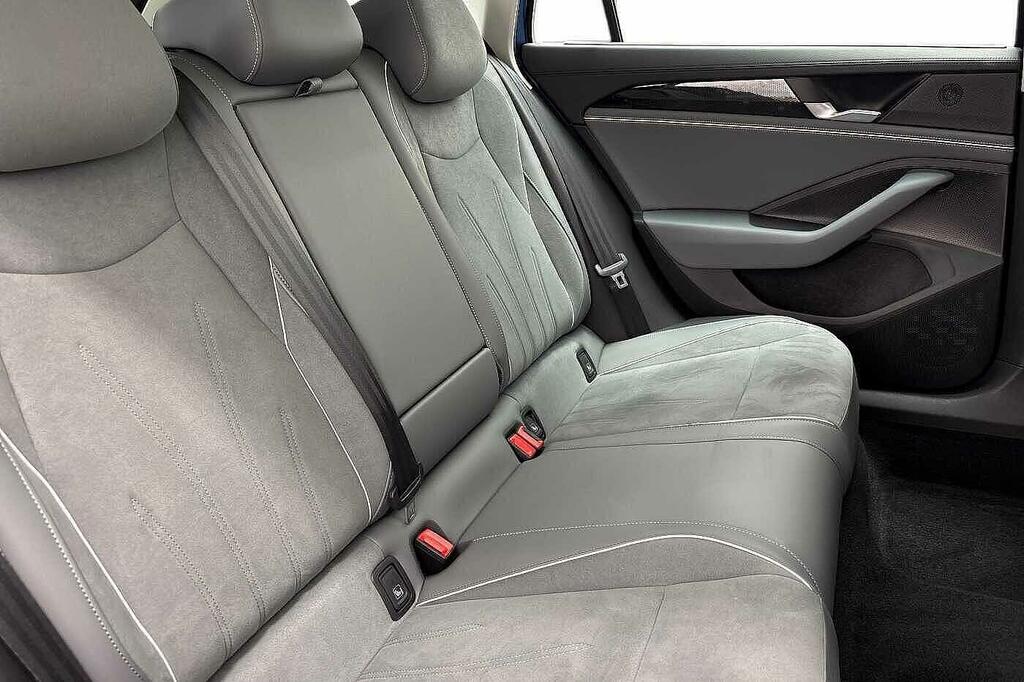 Volkswagen Passat 1.5 Tsi Ehybrid Life Dsg Black #9