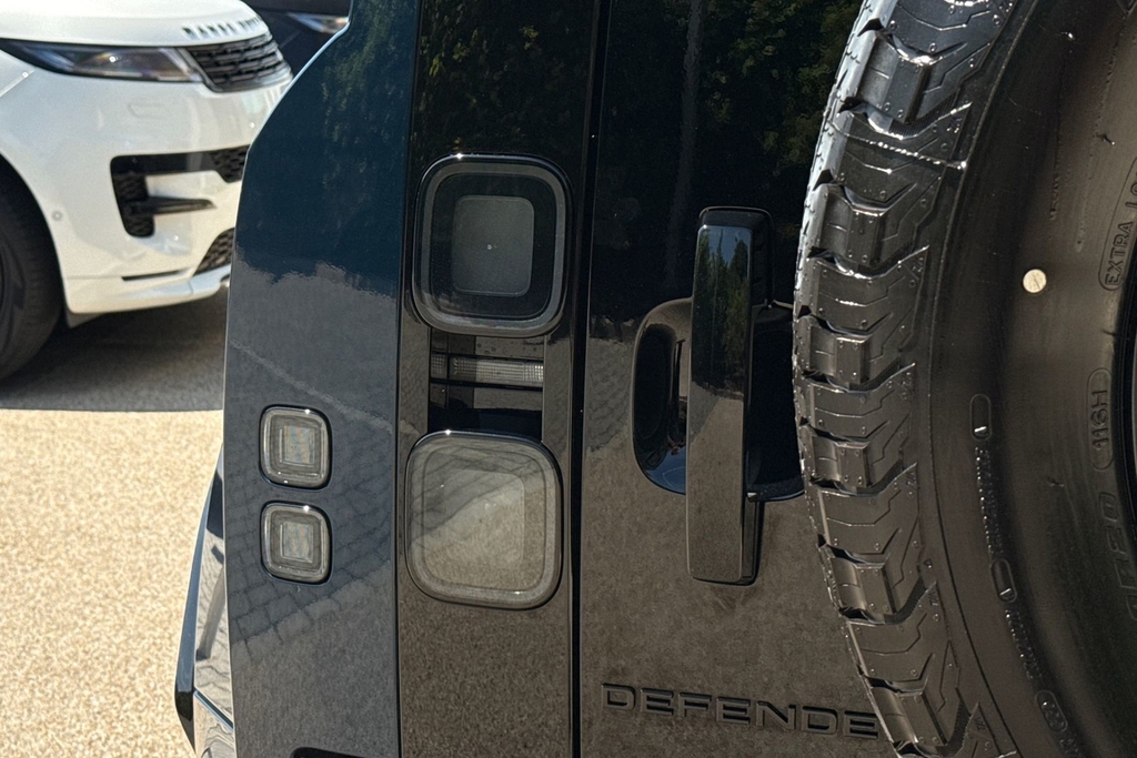 Land Rover Defender 110 3.0 D350 X-dynamic Hse 110 Black #26