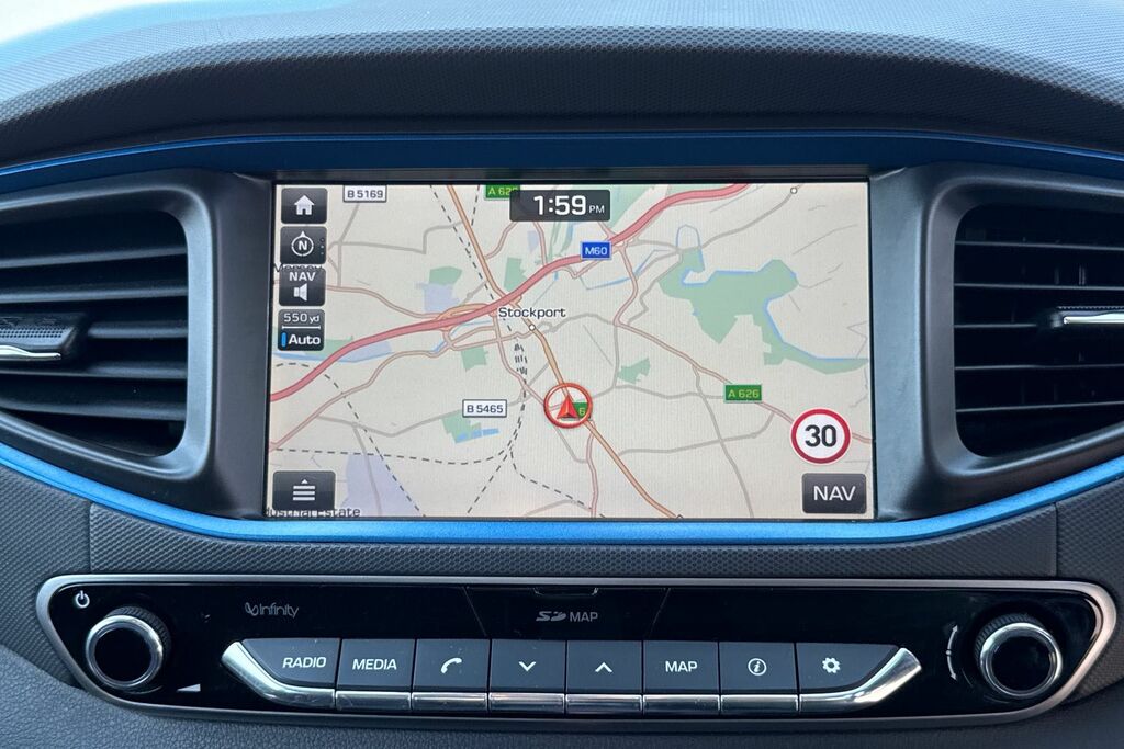 Hyundai Ioniq Hatchback White #40
