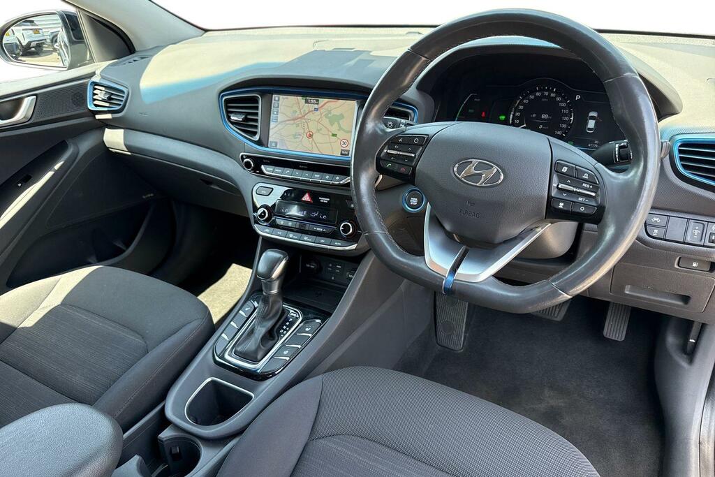 Hyundai Ioniq Hatchback White #12