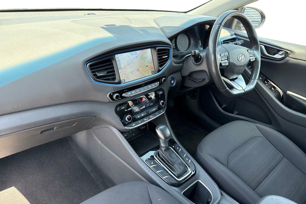 Hyundai Ioniq Hatchback White #8