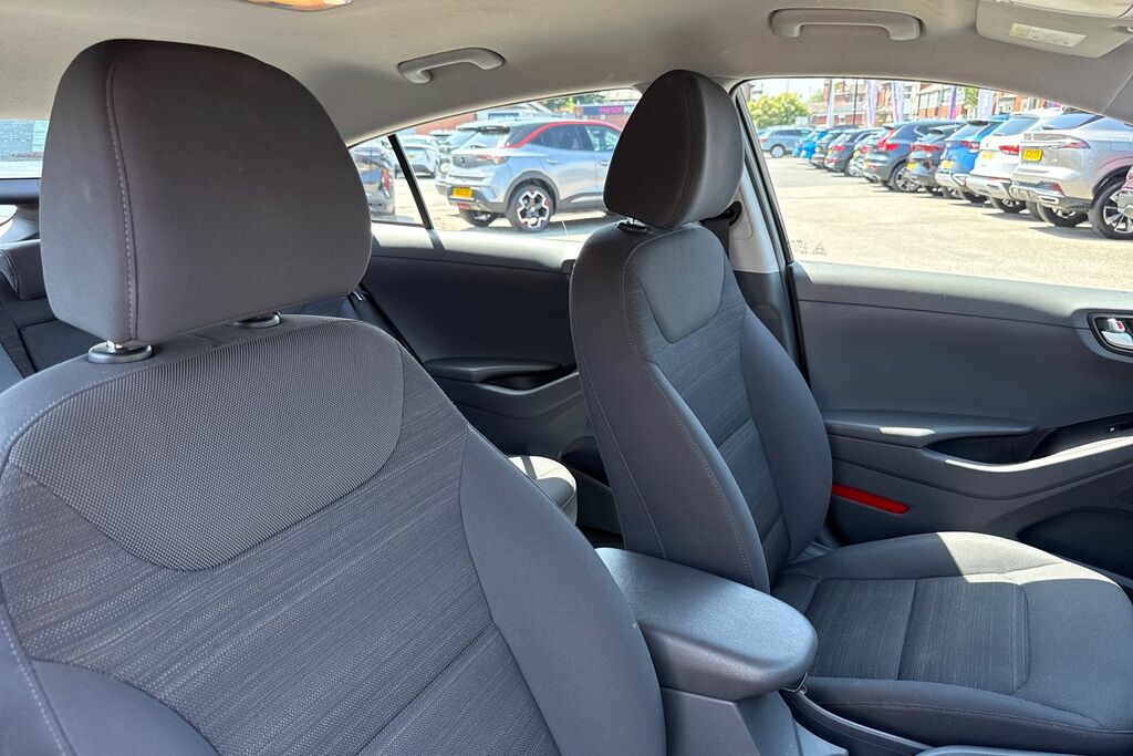 Hyundai Ioniq Hatchback White #20
