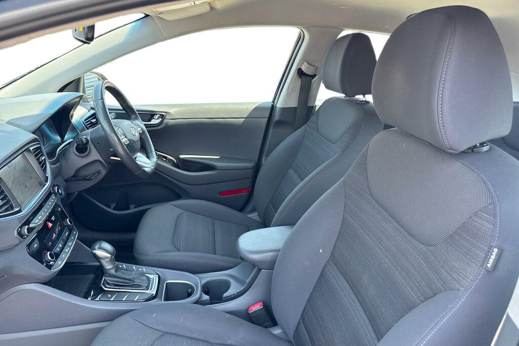 Hyundai Ioniq Hatchback White #10