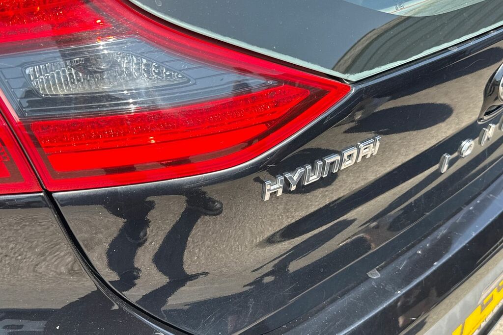 Hyundai Ioniq Hatchback White #26