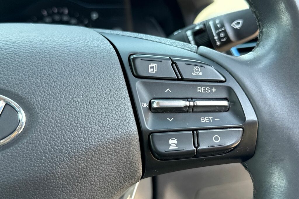 Hyundai Ioniq Hatchback White #31