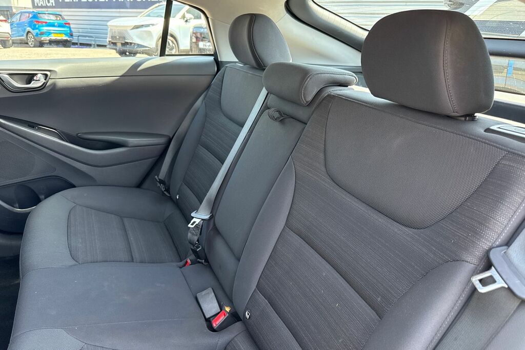 Hyundai Ioniq Hatchback White #13