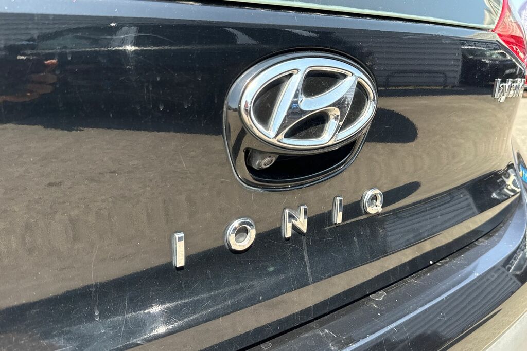 Hyundai Ioniq Hatchback White #25