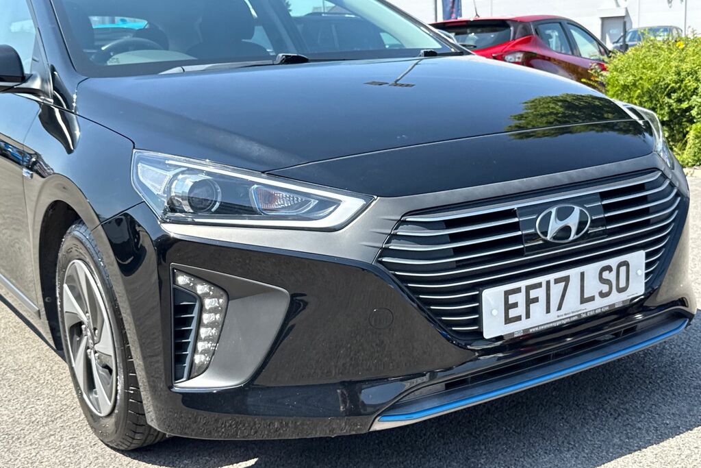 Hyundai Ioniq Hatchback White #16