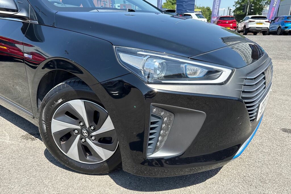 Hyundai Ioniq Hatchback White #45